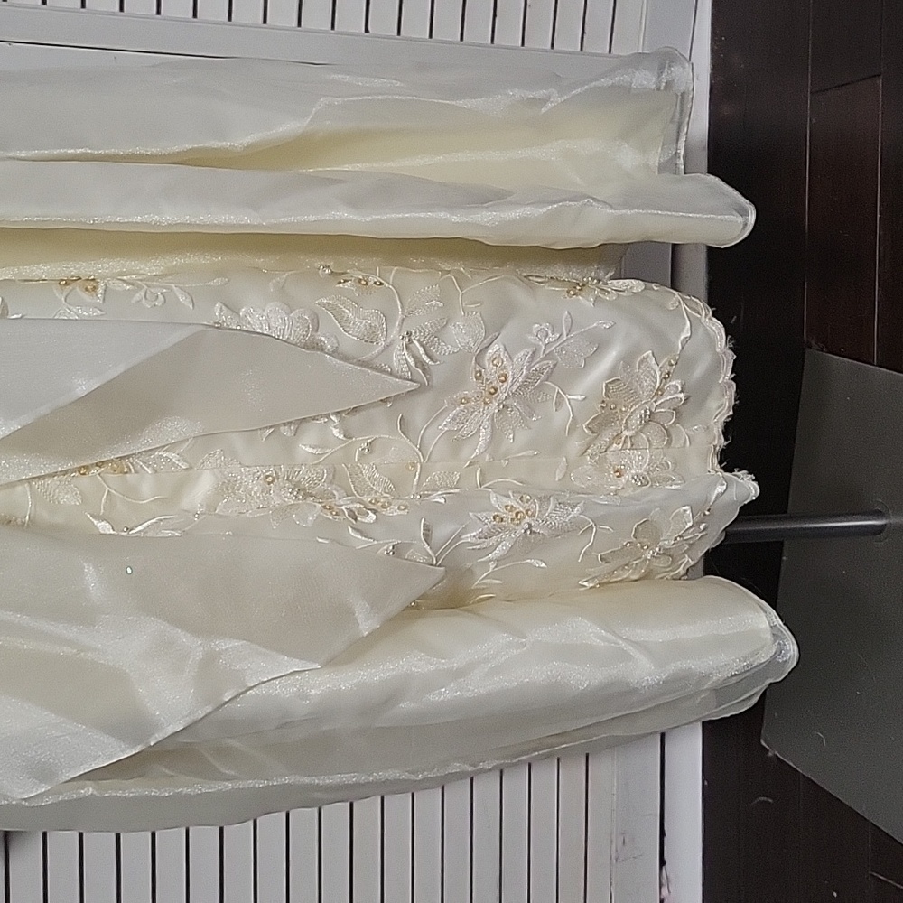 Wedding Dress Womans Sz. M Custom Made Lace Sequins & Beading Puff Sleeve Vint. - Picture 9 of 16